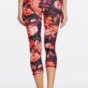 NWT Fabletics Multicolor Mid rise Salari Capri Leggings